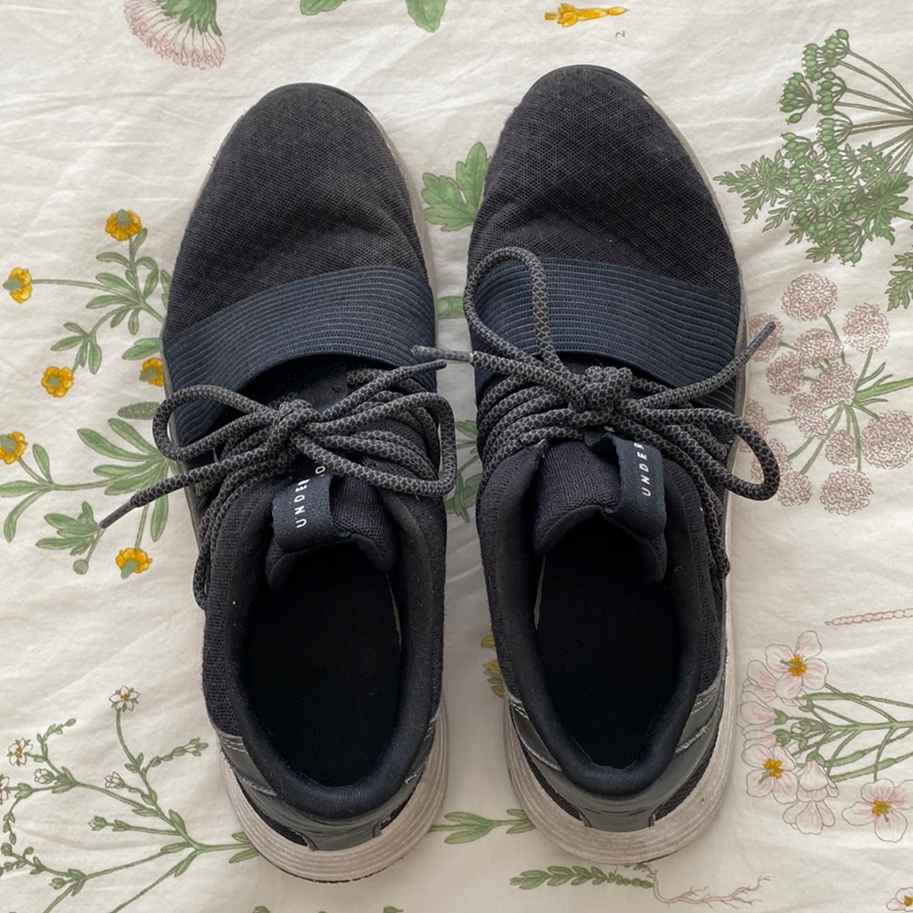 UNDER ARMOUR RUNNING SHOES